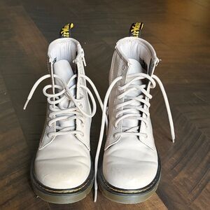 Dr. Martens Kids Boots in Cream